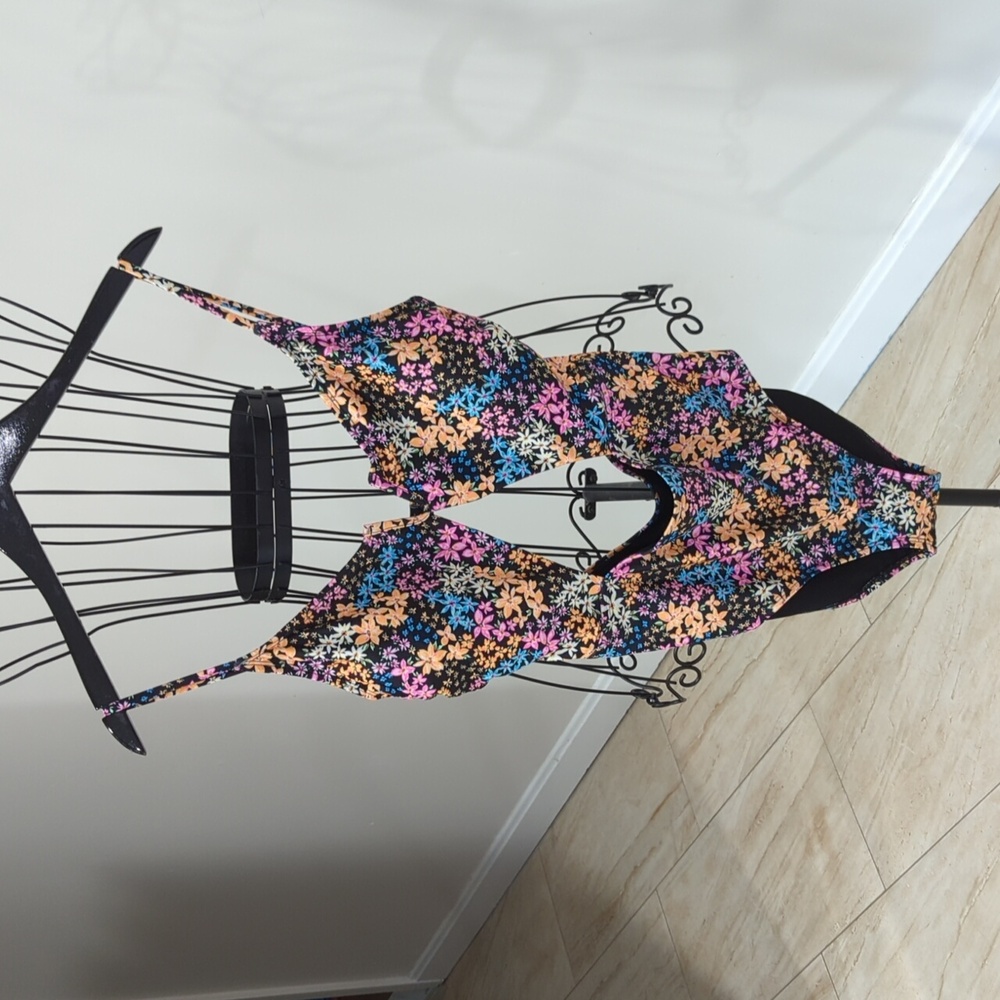 Nwt one piece swimsuit